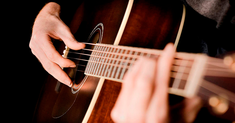 Teatro Padre Bento abre inscrições para oficina gratuita de violão