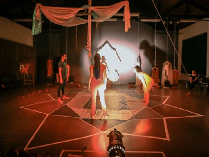 Poesia é tema de espetáculo no Teatro Padre Bento 