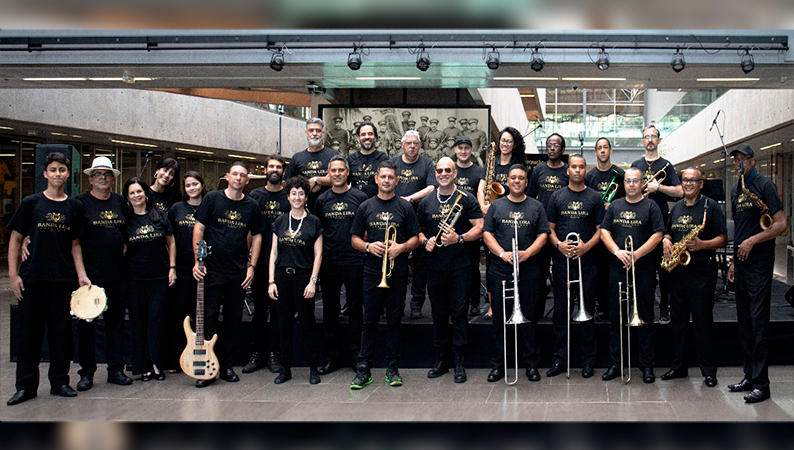 Banda Lira faz show em homenagem ao Dia das Mães